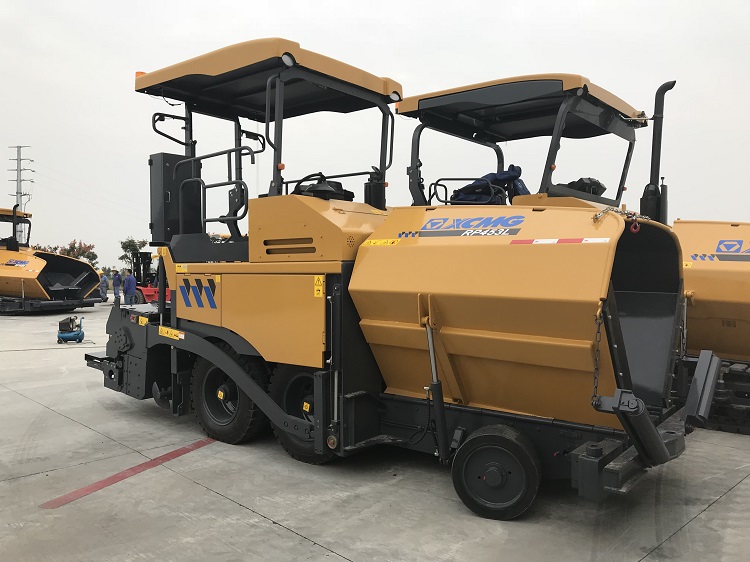 XCMG Road Machinery 4.5 m mini road paver machine RP453L pavers for sale